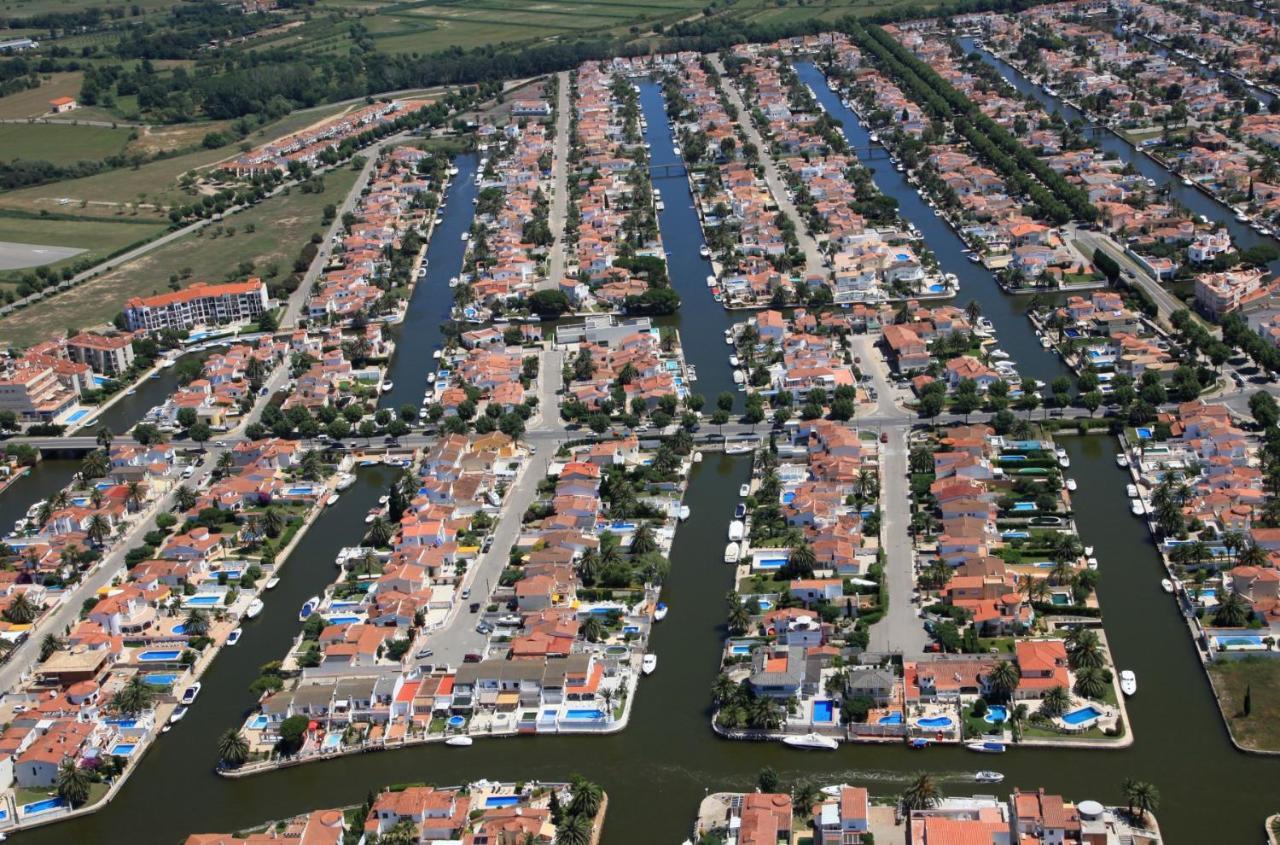 Apart-Rent Apartment Puig Rom 0149 Empuriabrava Bagian luar foto